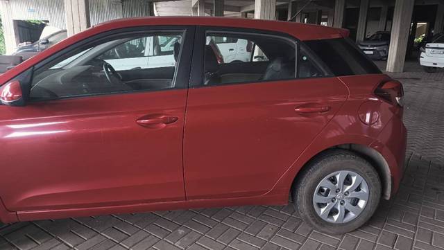 https://images10.gaadi.com/usedgaadi-sellcar/UsedCar/g5e3413ea/854d2fcf-c5ca-42e2-aa09-eba5ad4cb4e6.jpg?imwidth=6402