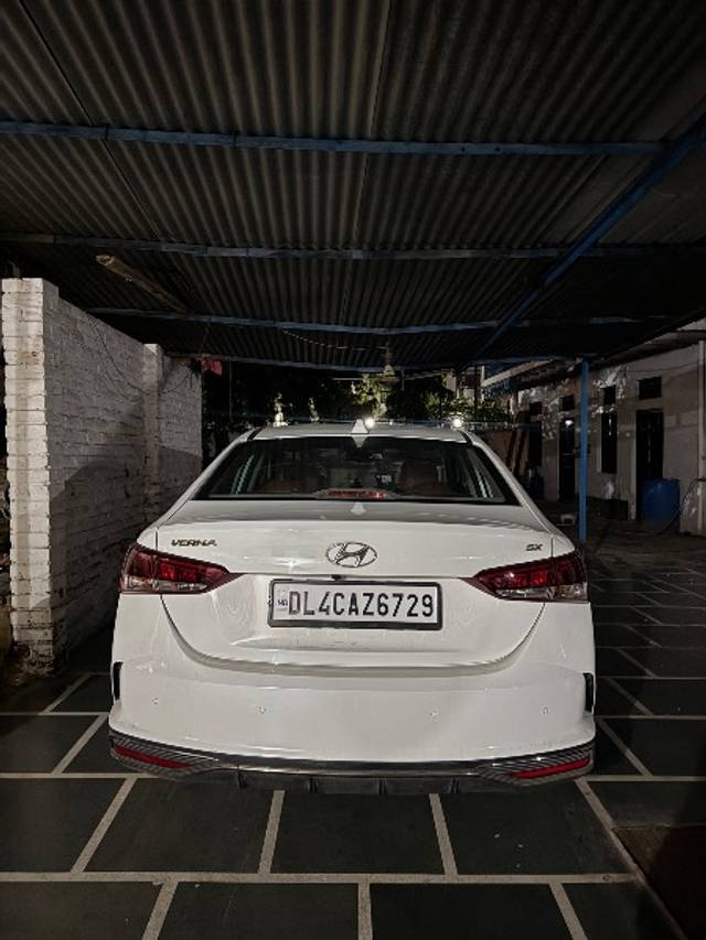 https://images10.gaadi.com/usedgaadi-sellcar/UsedCar/g5e3c66ca/439835a9-9f3c-4bdc-ba8c-15c06e65f56d.jpeg?imwidth=6401