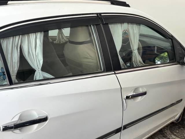 https://images10.gaadi.com/usedgaadi-sellcar/UsedCar/g5e53ebba/6cb49b7b-d43e-43f4-8de5-6dca42331d91.jpeg?imwidth=6402