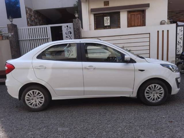 https://images10.gaadi.com/usedgaadi-sellcar/UsedCar/g5e62a4da/03f65dd9-d651-48b9-a69e-7fbee50a911c.jpg?imwidth=6401