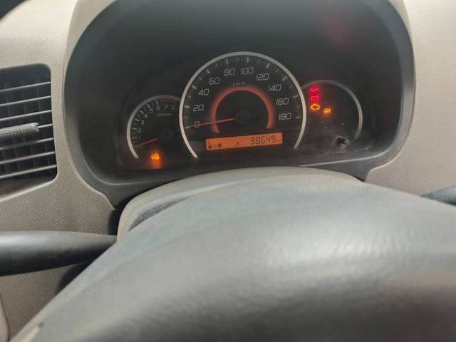 https://images10.gaadi.com/usedgaadi-sellcar/UsedCar/g5eacb22a/3cee6d58-7504-454d-bd23-f6f4de26053b.jpeg?imwidth=6402