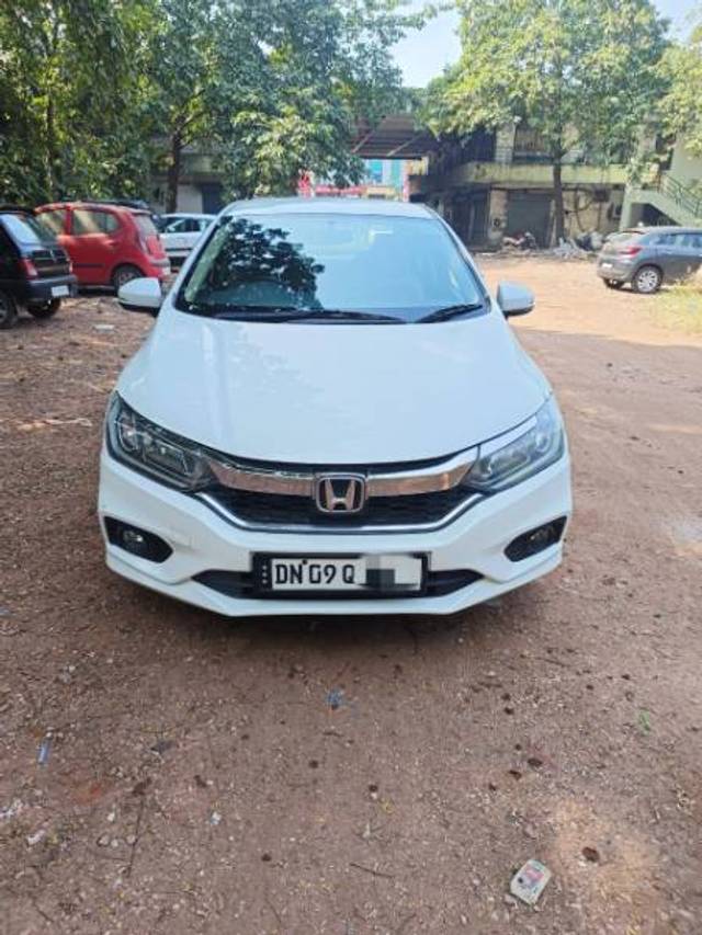 https://images10.gaadi.com/usedgaadi-sellcar/UsedCar/g5eba994a/db05a654-c53c-4b8a-9480-97e2cc844bb6.jpg?imwidth=6400