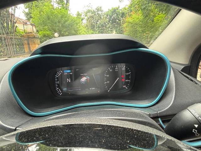 https://images10.gaadi.com/usedgaadi-sellcar/UsedCar/g5ee50dfa/884f7d8e-b538-431f-9713-c9a43d03b8fb.jpeg?imwidth=6402