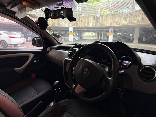https://images10.gaadi.com/usedgaadi-sellcar/UsedCar/g5ee73baa/fbc6e644-5381-4057-ad1d-847dc4ff18f7.jpg?imwidth=6402