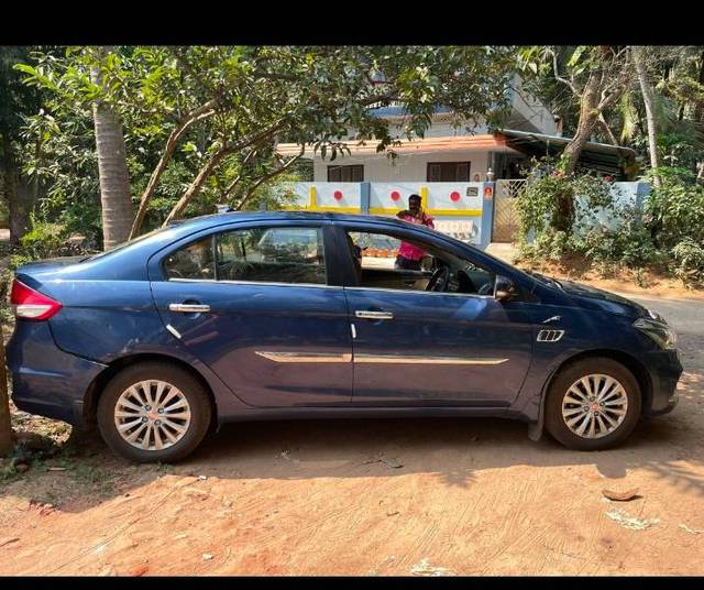 https://images10.gaadi.com/usedgaadi-sellcar/UsedCar/g5f4915ea/90a6d36f-10df-425d-9014-0596fd8a8573.jpg?imwidth=6400