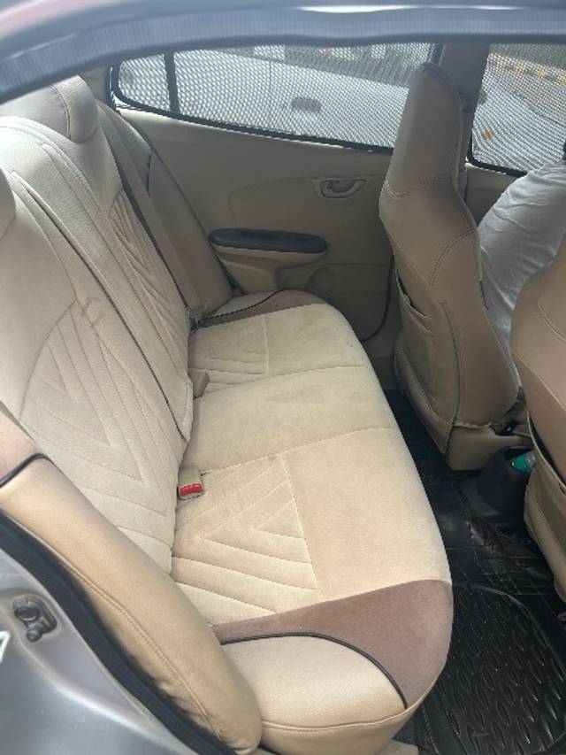 https://images10.gaadi.com/usedgaadi-sellcar/UsedCar/g5f4b888a/db5906ca-687a-4b85-aa1d-5978f20d8311.jpeg?imwidth=6402