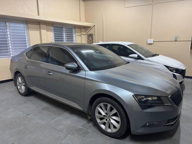 https://images10.gaadi.com/usedgaadi-sellcar/UsedCar/g5f537a5a/e8d3517a-e8a9-4004-b4a0-d52bc85ec43d.jpeg?imwidth=6400