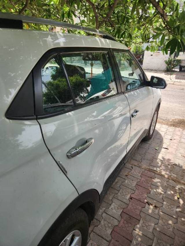 https://images10.gaadi.com/usedgaadi-sellcar/UsedCar/g5f63f9aa/9dbcc2c9-dfa0-49d2-9147-46e4dda9d721.jpg?imwidth=6401