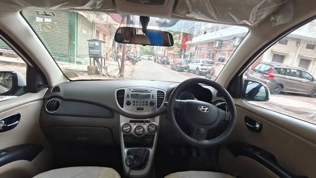 https://images10.gaadi.com/usedgaadi-sellcar/UsedCar/g5f6b3bfa/cdf0c77c-5443-448e-b467-330b455716d2.jpeg?imwidth=6401