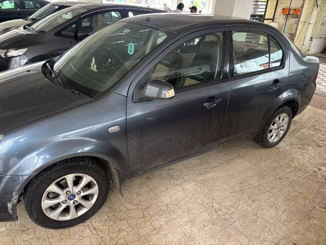 https://images10.gaadi.com/usedgaadi-sellcar/UsedCar/g5f7a9b3a/a1e13d05-0253-43ed-92ed-d2fed505b1d4.jpeg?imwidth=6401