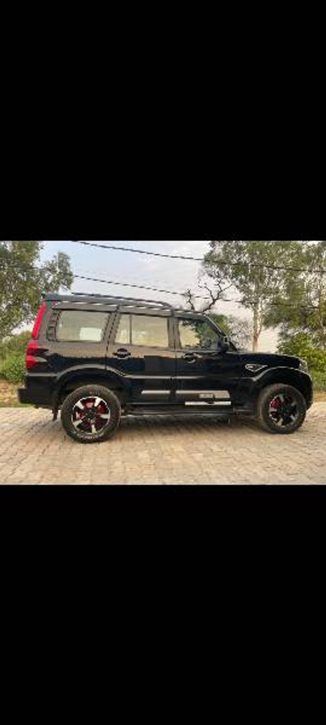 https://images10.gaadi.com/usedgaadi-sellcar/UsedCar/g5f7d5f4a/87ff218a-1048-4963-ac1c-23da36afe7c1.jpg?imwidth=6402