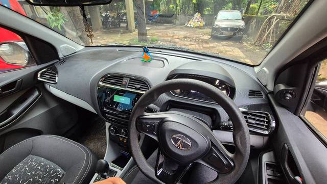 https://images10.gaadi.com/usedgaadi-sellcar/UsedCar/g5f7f277a/52de4be1-d9dc-4774-baf5-ff6ed393b99a.jpg?imwidth=6401