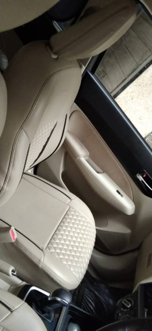 https://images10.gaadi.com/usedgaadi-sellcar/UsedCar/g5f9de51a/f1fe5457-fba6-4bff-b605-eff0461f2c91.jpeg?imwidth=6401