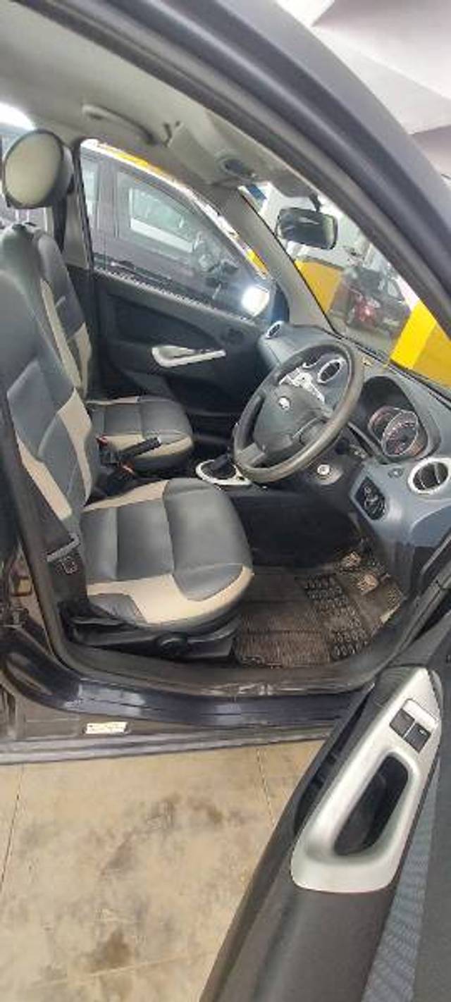 https://images10.gaadi.com/usedgaadi-sellcar/UsedCar/g5fa30d2a/ba6f91f2-b9f1-4ff0-af6b-598fe6f7fe6f.jpg?imwidth=6402