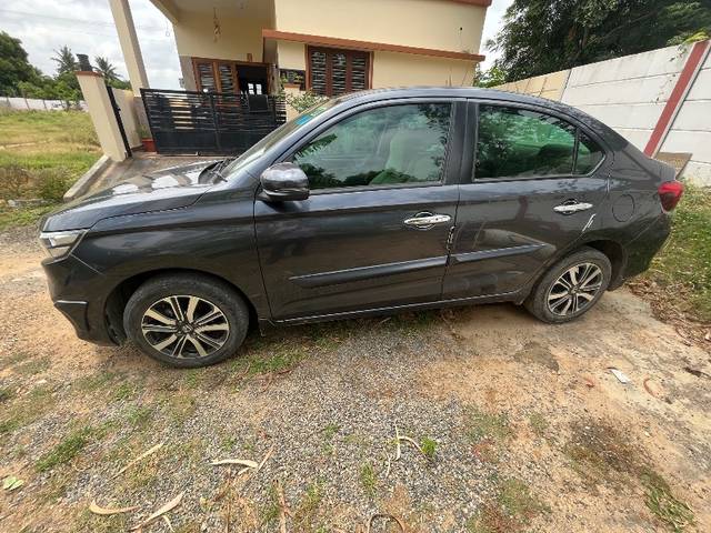 https://images10.gaadi.com/usedgaadi-sellcar/UsedCar/g5fb4de6a/9027aced-772e-4007-8daf-767698f4c6b3.jpeg?imwidth=6400