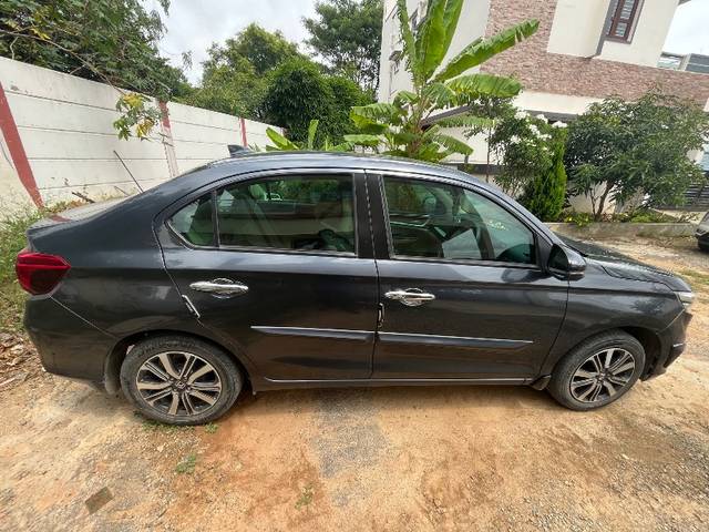 https://images10.gaadi.com/usedgaadi-sellcar/UsedCar/g5fb4de6a/c6a63931-601b-4c1c-852e-861b9828cc07.jpeg?imwidth=6401