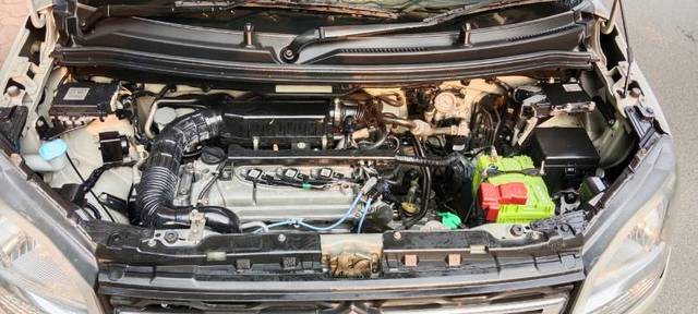 https://images10.gaadi.com/usedgaadi-sellcar/UsedCar/g5fc0798a/f2135f9f-9f64-48a4-9be9-69c0911602fa.jpg?imwidth=6402