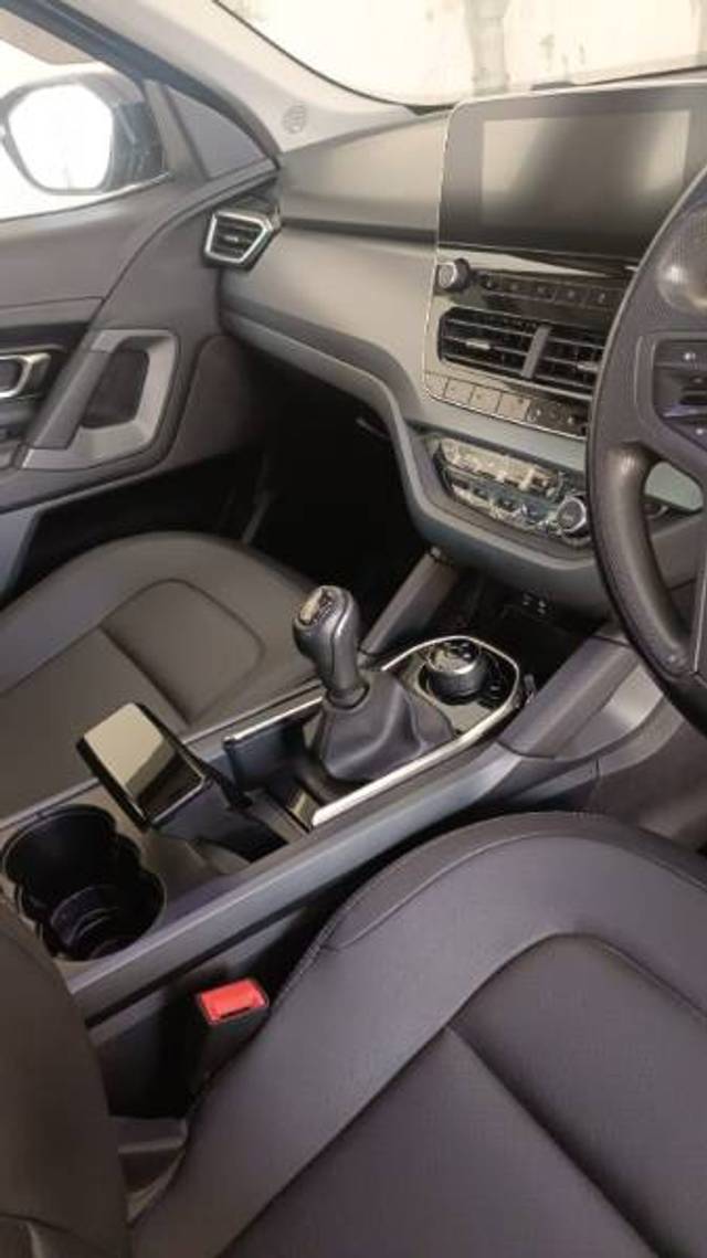 https://images10.gaadi.com/usedgaadi-sellcar/UsedCar/g5fd5e73a/200e9b77-7ec3-481b-b066-0c37af2a99a1.jpg?imwidth=6402