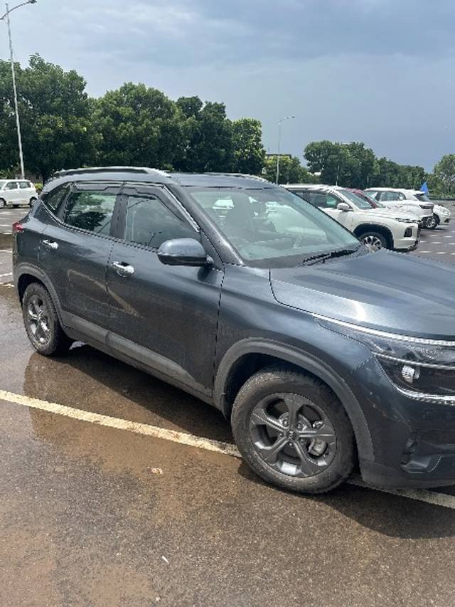 https://images10.gaadi.com/usedgaadi-sellcar/UsedCar/g5fdbe85a/304bac75-40ab-40c8-a3bb-2344740af81c.jpg?imwidth=6400
