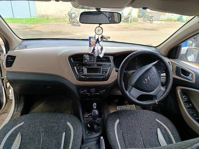 https://images10.gaadi.com/usedgaadi-sellcar/UsedCar/g5ff7dfea/8c7deec0-fa51-424d-aae4-0bbc8820d0cf.jpg?imwidth=6402