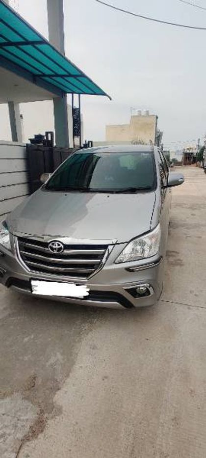 Used 2.5 VX (Diesel) 7 Seater