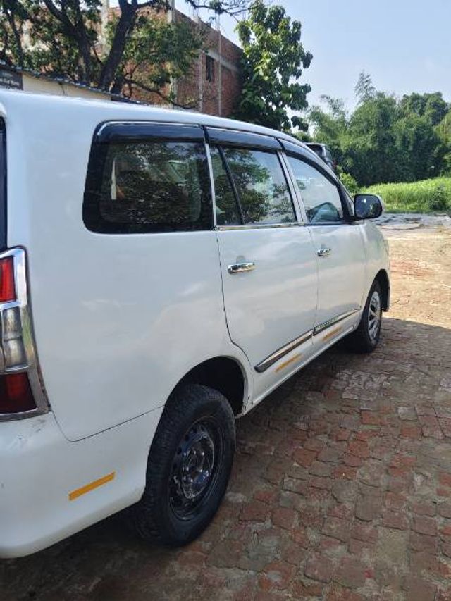 Second-hand 2010 Toyota Innova 2.5 E for sale in Ghazipur