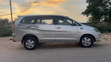 Used 2.5 V Diesel 7-seater