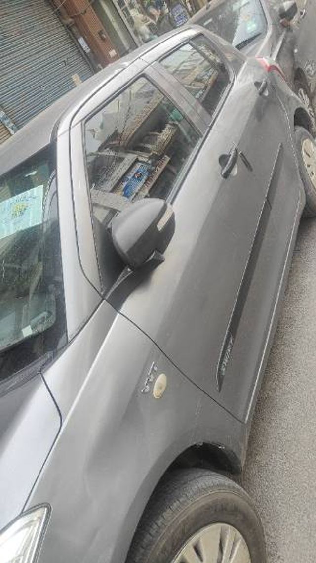Maruti Suzuki Swift LXI Optional-O Second-hand 2015 Maruti Suzuki Swift LXI Optional-O for sale in New Delhi