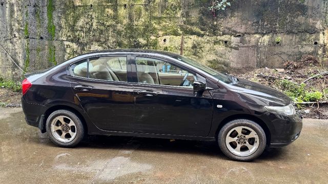 Second-hand 2012 Honda City 1.5 V MT Sunroof for sale in Pune