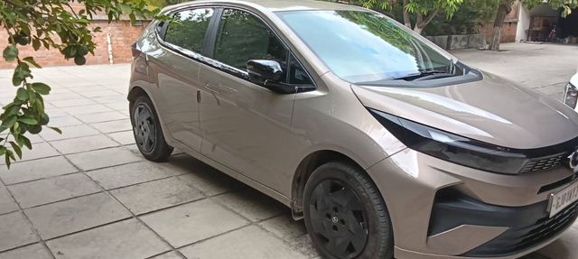 Second-hand 2025 Tata Altroz Creative AMT for sale in Ahmedabad