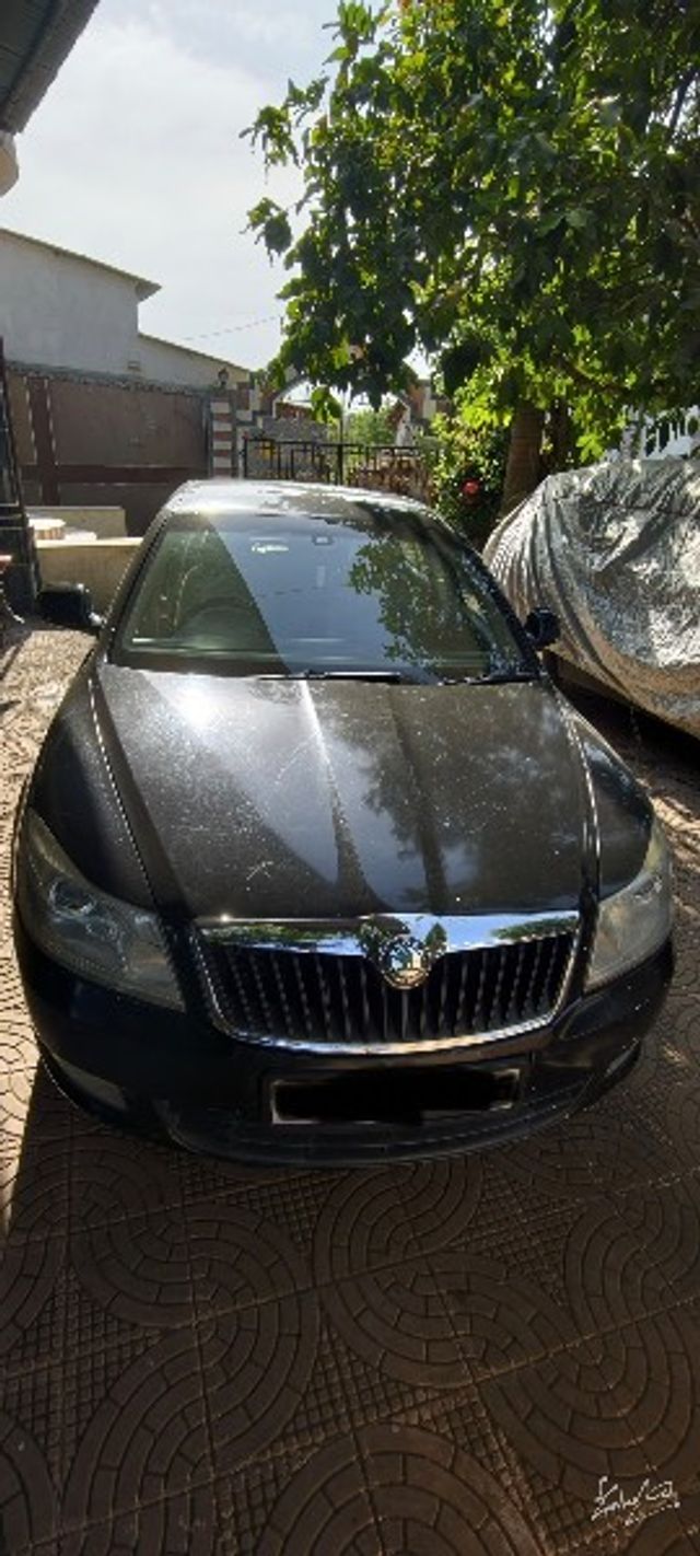 Skoda Laura Elegance 2.0 TDI CR MT Second-hand 2012 Skoda Laura Elegance 2.0 TDI CR MT for sale in Palghar