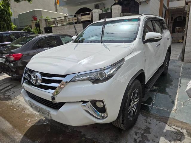 Second-hand 2017 Toyota Fortuner 2.8 2WD AT BSIV for sale in New Delhi