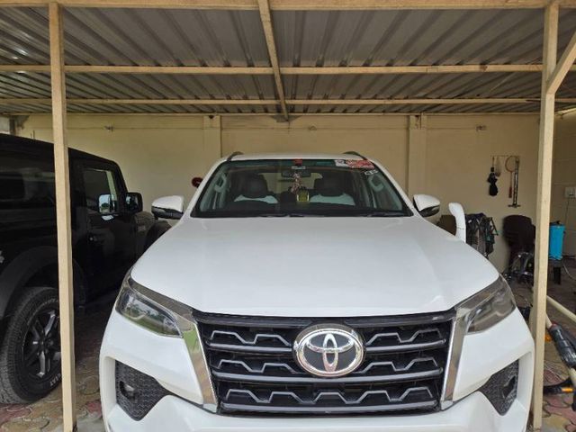 Second-hand 2017 Toyota Fortuner 2.8 2WD AT BSIV for sale in Meerut