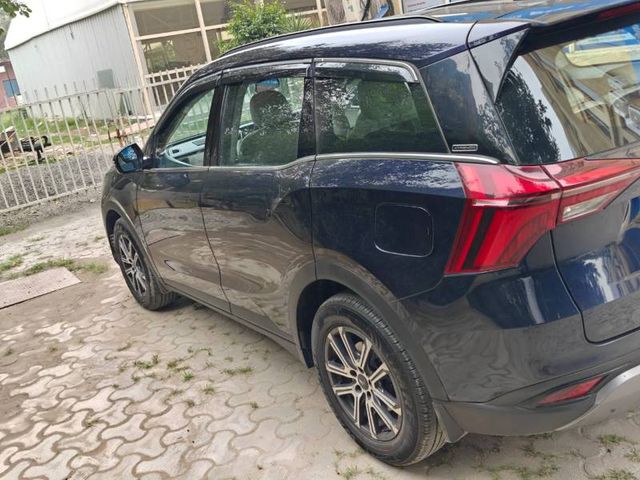 Second-hand 2024 Mahindra XUV700 AX7 6Str AT for sale in Ghaziabad