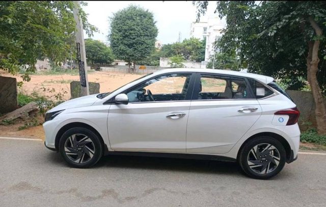 Second-hand 2023 Hyundai i20 Sportz IVT for sale in Bangalore