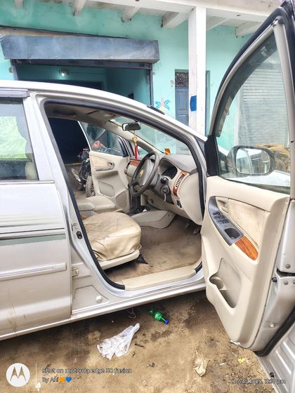 2010 Toyota Innova 2.5 वी डीजल 7-seater