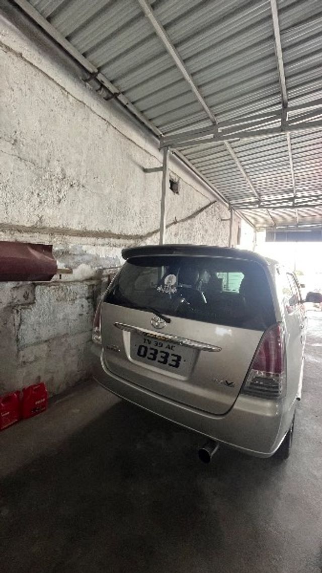 Toyota Innova 2.5 V Diesel 7-seater Second-hand 2005 Toyota Innova 2.5 V Diesel 7-seater for sale in Pollachi