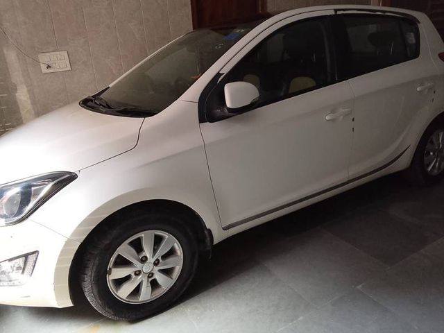 Hyundai i20 स्पोर्टज़ 1.2 Second-hand 2014 Hyundai i20 स्पोर्टज़ 1.2 for sale in New Delhi