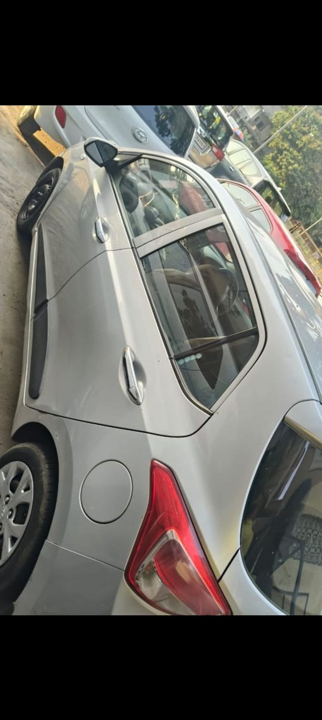 Second-hand 2014 Hyundai Grand i10 CRDi Magna for sale in Surat