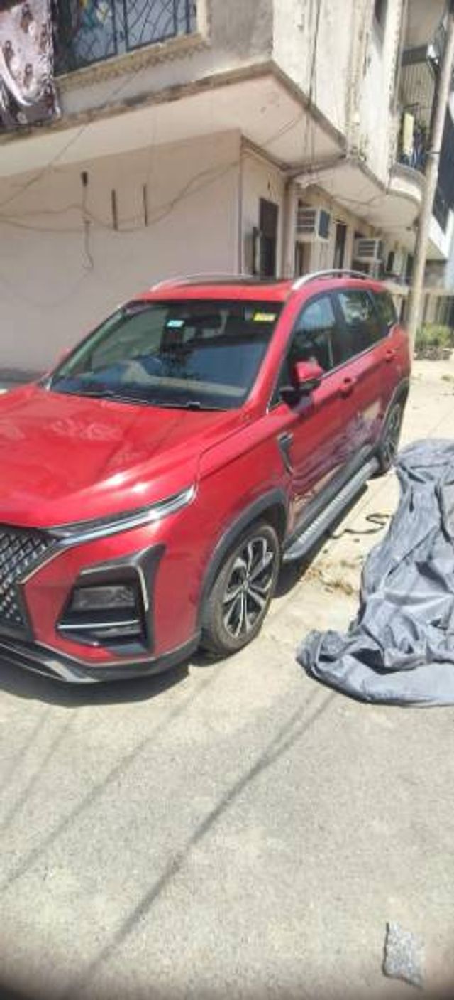 Second-hand 2023 MG Hector Plus Savvy Pro CVT 7 Str 2023-2025 for sale in New Delhi