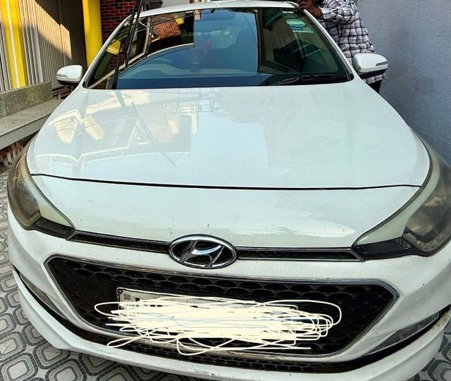 Hyundai i20 स्पोर्टज़ 1.2 Second-hand 2015 Hyundai i20 स्पोर्टज़ 1.2 for sale in Kolkata