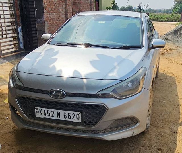 Second-hand 2016 Hyundai i20 मैग्ना 1.2 for sale in Neemrana