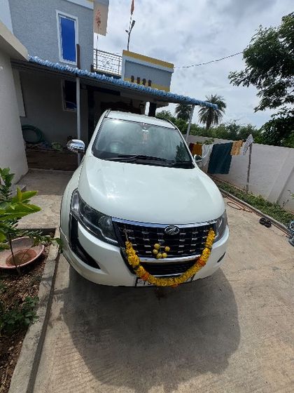 2021 Mahindra XUV500 W7