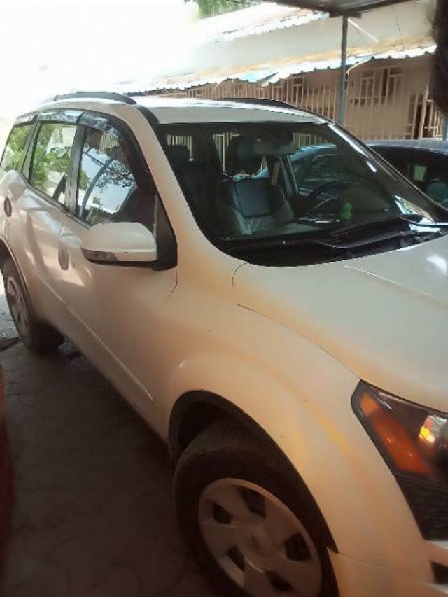Second-hand 2014 Mahindra XUV500 W6 2WD for sale in Datia