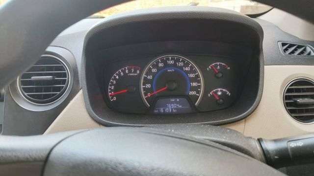 Hyundai Grand i10 Magna Second-hand 2017 Hyundai Grand i10 Magna for sale in Ahmedabad