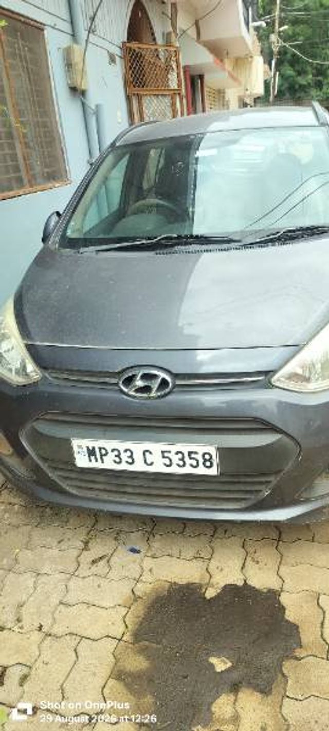 Hyundai Grand i10 Sportz Second-hand 2015 Hyundai Grand i10 Sportz for sale in Shivpuri