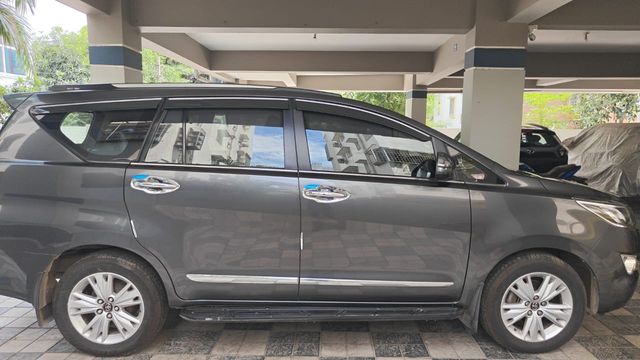 Toyota Innova Crysta 2.4 G MT BSIV Second-hand 2018 Toyota Innova Crysta 2.4 G MT BSIV for sale in Hyderabad
