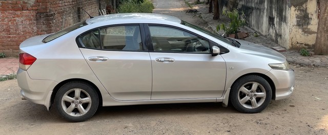 Second-hand 2011 Honda City V AT for sale in Vadodara