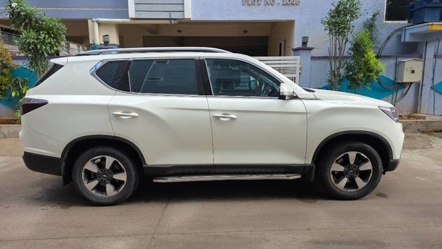 Second-hand 2022 Mahindra Alturas G4 4X2 AT High for sale in Hyderabad