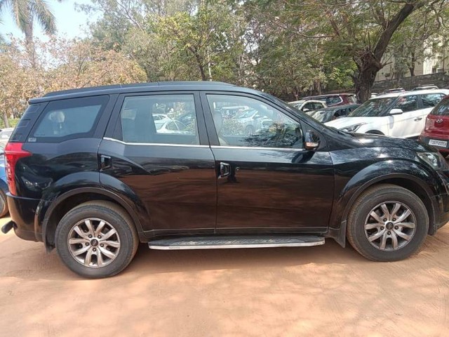 Second-hand 2017 Mahindra XUV500 AT W10 AWD for sale in Hyderabad